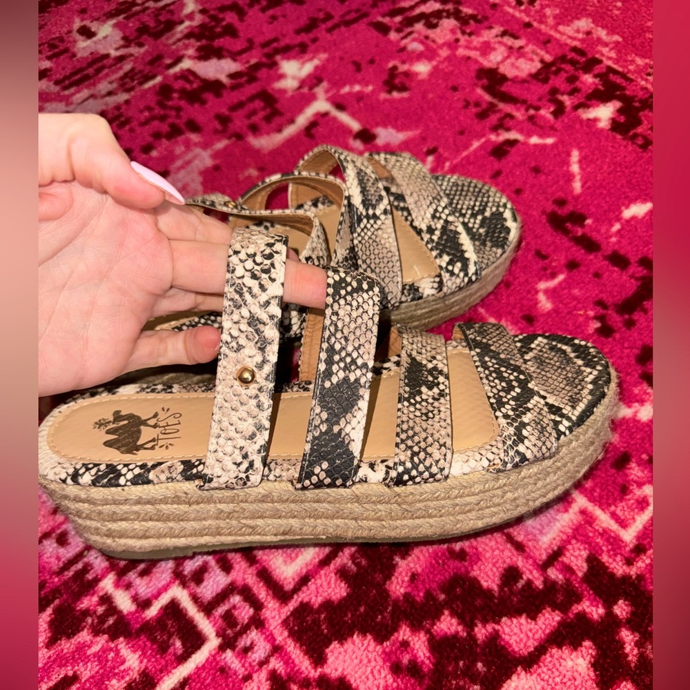 Camel toe brand. 👡 

Women's Snakeskin Platform Sandals